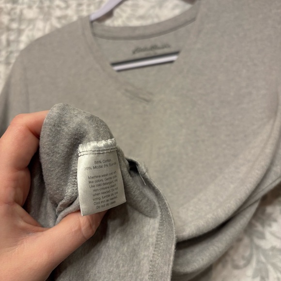 Women’s Gray Eddie Bauer V Neck T Shirt, Size XL - Picture 3 of 5